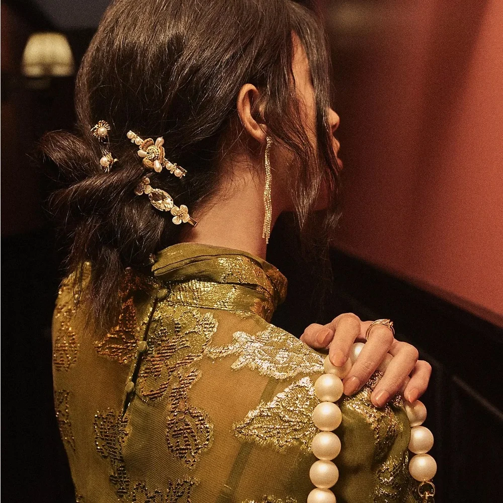 New🌟Anthropologie Gold and White Floral Hair Clips